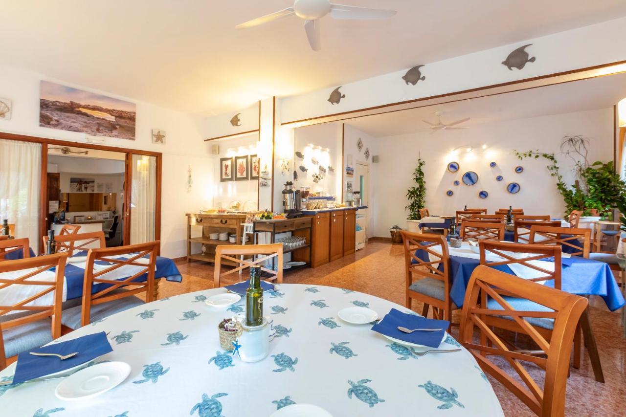 Hostal Manolita Σαν Αντόνιο Εξωτερικό φωτογραφία